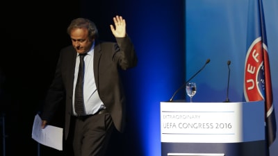 Michel Platini tog avsked av UEFA-delegaterna i Aten.
