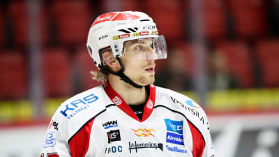 Erik Riska spelar ishockey i Vasa Sport.