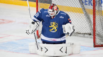 Ishockeymålvakten Juha Metsola.