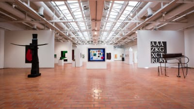 Överblick av utställningen på Björneborgs konstmuseum.