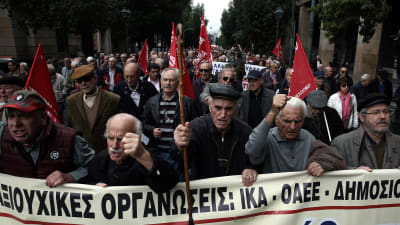 Grekiska pensionärer demonstrerade på Atens gator redan den 20 november. 
