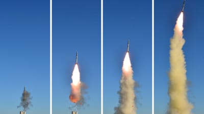Den nordkoreanska nyhetsbyrån KCNA gav ut bilder av den nya luftvärnsmissil som Nordkorea säger sig ha utvecklat