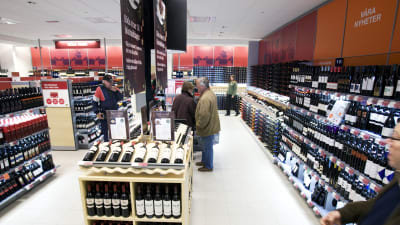 I framtiden ska konsumenterna veta att vinet de köper på alkoholbutiker i Norden är tillverkad enligt vissa etiska principer. Foto: Systembolaget/AnnaKarin Drugge