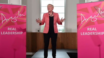 Labourpolitikern Angela Eagle lanserar sin kampanj för att bli partiets nästa ledare.