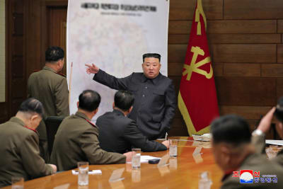 Kim Jong-un i möte med militärkomissionen i landet. 