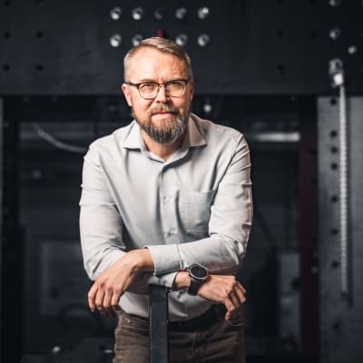 LUT-yliopiston konetekniikan professori Aki Mikkola.