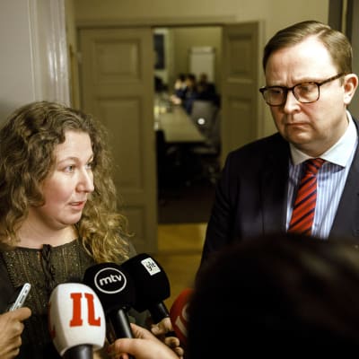 Heidi Nieminen och Tuomas Aarto intervjuas. 
