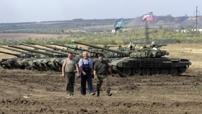 Militär träning nära Torez i Ukraina.
