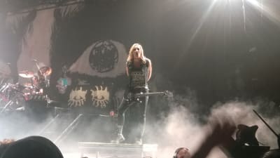 Nita Strauss från Alice Coopers band