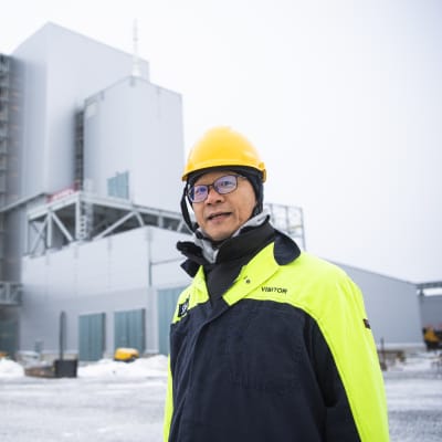 Martin Pei framför den nya Hybritanläggningen.