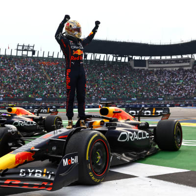 Max Verstappen tuuletti voittoaan Meksikossa.