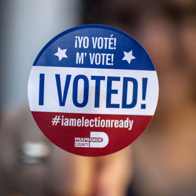 En knapp som visar att en person röstat i mellanårsvalet 2022 i Miami Dade