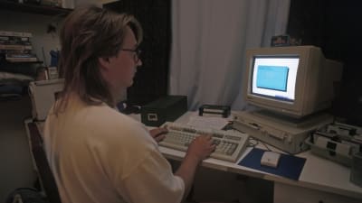 Man använder (en redan då ganska gammal) dator 1996