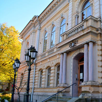 Borgå stadshus en höstdag.