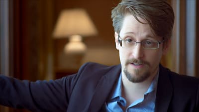 Edward Snowden i hotellrum i Moskva,.Edward Snowden / foEdward Snowden i ett hotellrum i Moskva / April 2019, Moskva   