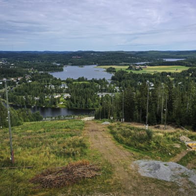 Riihivuoren pohjoisrinteelle rakennetaan uutta hiihtohissiä.