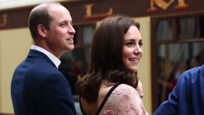 Prins William, hertig av Cambridge, med sin fru Cathrine, hertiginna av Cambridge, i London den 16 oktober 2017. 