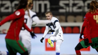 Ria Öling i landskamp mot Portugal.