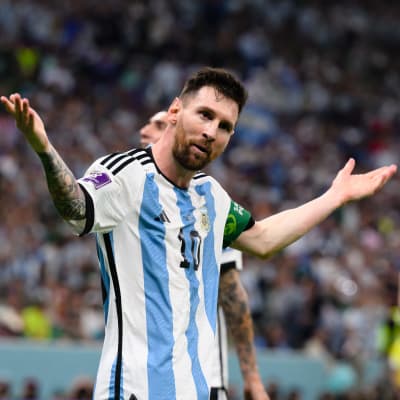 Lionel Messi tuuletti ensimmäistä maaliaan Qatarin MM-kisoissa.
