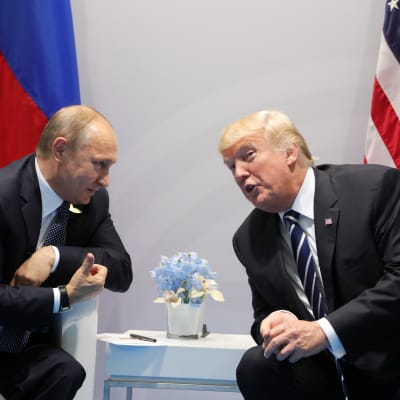 Rysslands president Vladimir Putin och USA:s president Donald Trump möttes under G20-mötet i Hamburg den 7 juli. 2017
