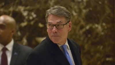 Rick Perry i lobbyn på Trump Tower i New York.