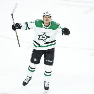 Roope Hintz tuulettaa.