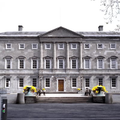 Irlannin parlamentin hankkima jättitulostin ei mahtunut parlamenttirakennukseen.