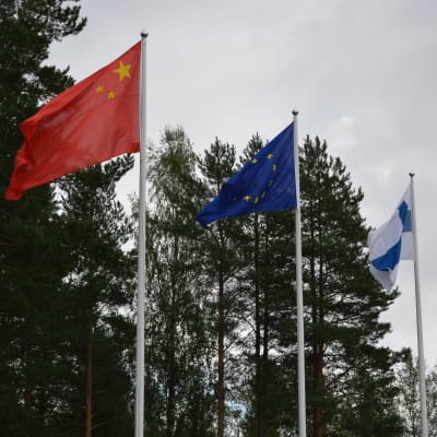 Kinas flagga vajade vid Snellman Ab