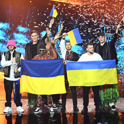 Ukrainalaiset juhlivat voittoaan.