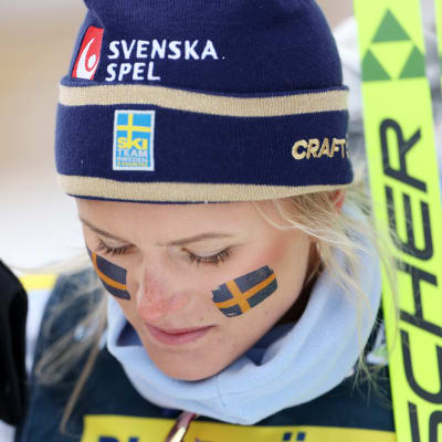 Frida Karlsson pettyneenä naisten viestin jälkeen.