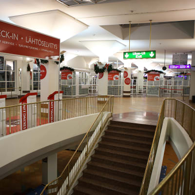 Tyhjä Viking Linen terminaalirakennus Turun satamassa Postin tukilakkojen aikana.