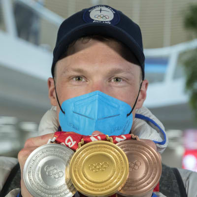 Iivo Niskanen med tre OS-medaljer