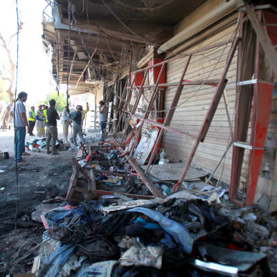 Bilbomb exploderade i stadsdelen Karrada i Bagdad, Irak den 2 juli 2016.