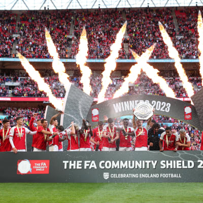 Arsenal juhlii Community Shieldin voittoa. 