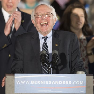 Bernie Sanders under sitt segertal efter primärvalet i New Hamshire 2016.