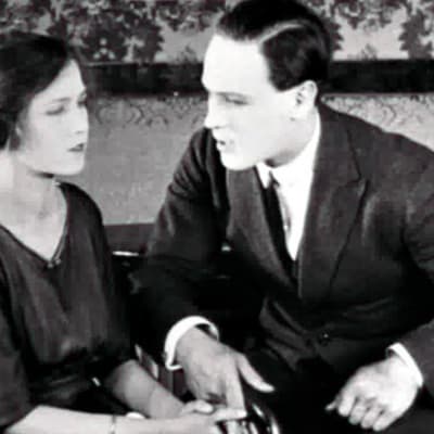 Rakkauden kaikkivalta on Konrad Tallrothin vuonna 1922 ohjaama kotimainen mykkäelokuva.