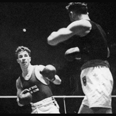 Suomen Sten Suvio ja Saksan Michael Murach kamppailevat nyrkkeilyn olympiakullasta 15.8.1936