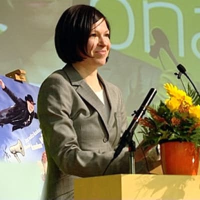 Riksdagsdelamot Anni Sinnemäki valdes till ny ordförande för De gröna i Jyväskylä den 16 maj 2009.