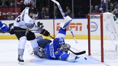 Nathan MacKinnon lägger in 3-0 bakom Pekka Rinne i World Cup 2016.