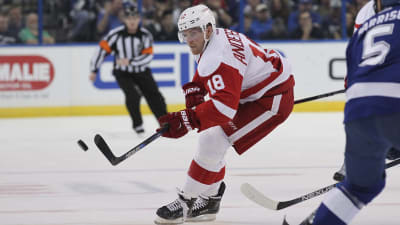 Joakim Andersson med pucken.