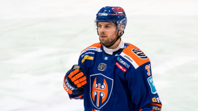 Veli-Matti Vittasmäki spelar ishockey.