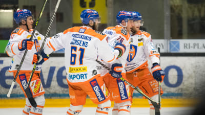 Tappara juhlii Anton Levtchin 1–0-maalia KooKoota vastaan 20.3.2023.