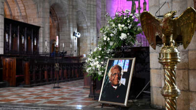 Begravningsmässan för anti-apartheidikonen Desmond Tutu hölls i katedralen S:t George i Kapstaden. 