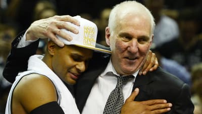 Gregg Popovich tillsammans med Marc Davis