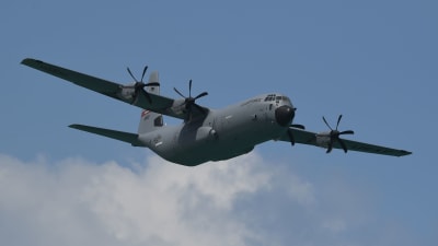 Amerikanskt fraktflygplan av modellen C-.130 Hercules.