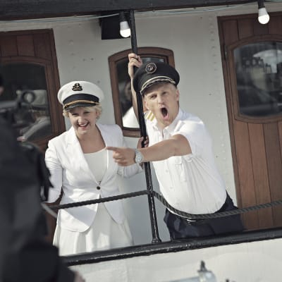 Fredrika och Janne har gung i kajutan.