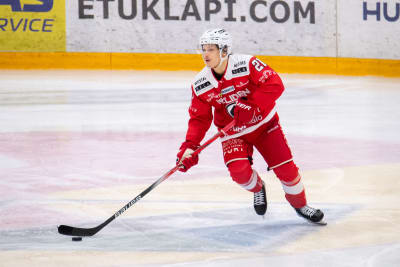 Aleksi Matinmikko spelar ishockey.