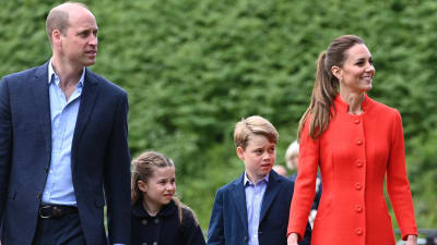 Prins William och hans hustru hertiginnan av Cambridge Catherine samt deras barn prinsessan Charlotte och prins George på besök i Cardiff i samband med drottningens platinajubileum den 4 juni 2022.