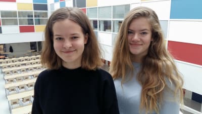 Elsa Sundholm och Ellen Bos tycker att deras skola är en jämställd och jämlik skola.