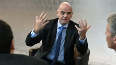 Gianni Infantino vill ha med flera lag till VM-festen.